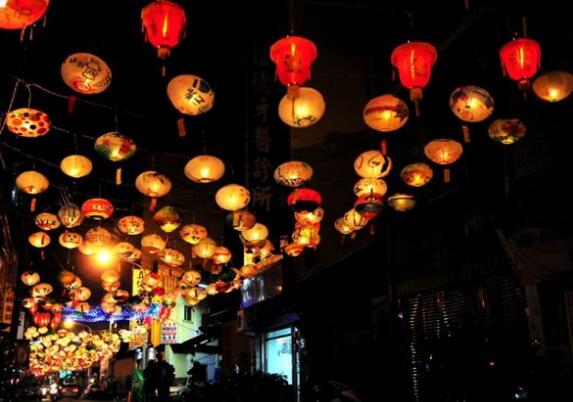 元宵節(jié)的習(xí)俗只剩下吃了,看看古人是怎么過節(jié)的! 元宵節(jié)的習(xí)俗只剩下吃了,看看古人是怎么過節(jié)的!