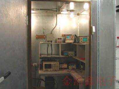 Wenzel Oscillator內(nèi)部的相位噪聲測量系統(tǒng)